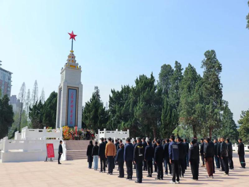 又到一年清明时 无限哀思祭先烈